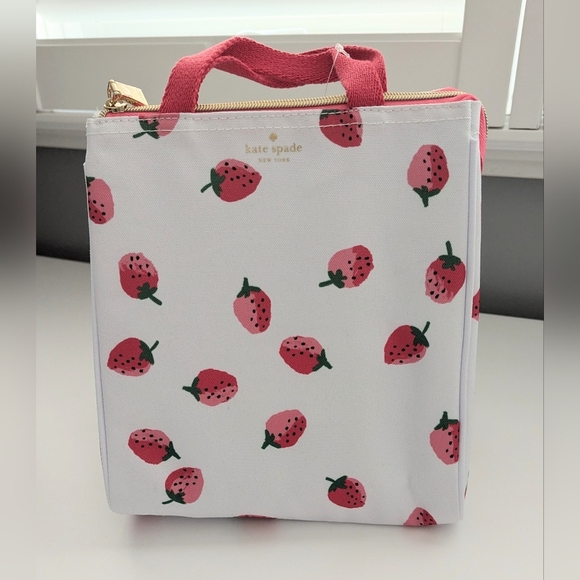 kate spade Handbags - NWT Kate Spade Strawberry Print Insulated Lunch/Snack Bag/Tote